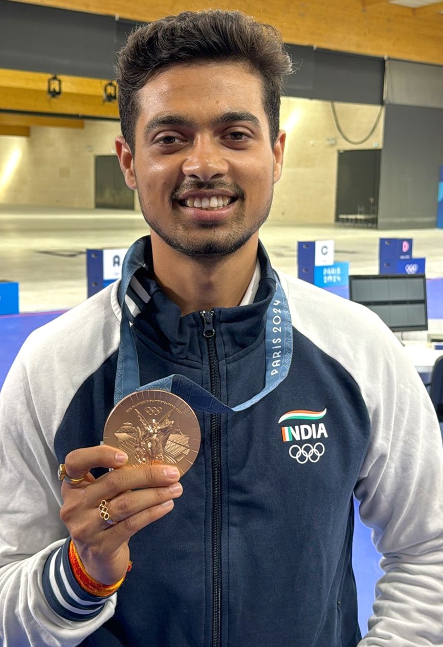 India's Swapnil Kusale poses with his bronze medal after finishing third in the 50m rifle 3 positions men's final at the Paris Olympics 2024, Thursday, August 1, 2024. (Photo: IANS)