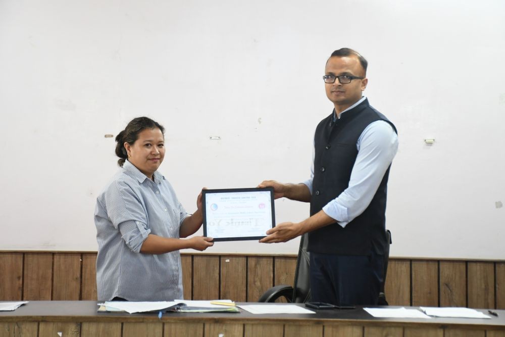 Tobacco free school certificate is being presented to Government Middle School Naga Bazaar by DC Kohima Kumar Ramnikant on August 5. (DIPR Photo)