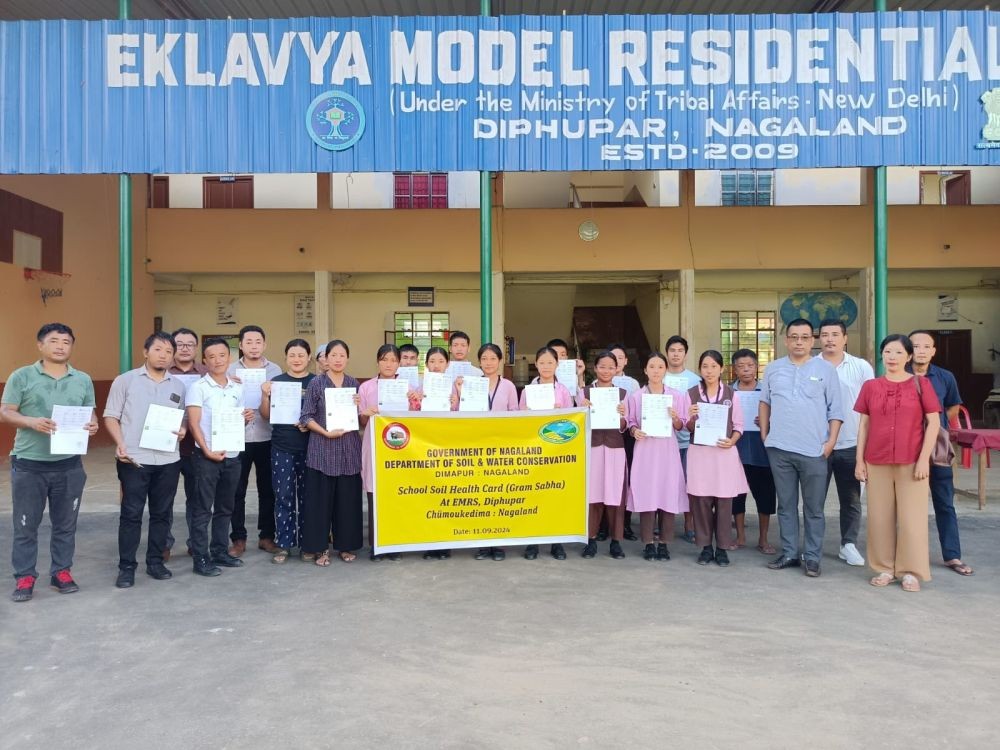 Participants of the School Soil Health Card Gram Sabha in Diphupar.