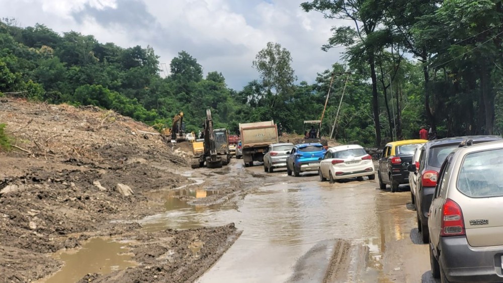 A convoy of vehicles crosses the Dzüdza landslide area on National Highway-29 on September 3. According to a district official, single-lane traffic was reopened to all vehicles on Monday after nearly three weeks of blockage in the stretch due to landslides and mudslides. (Morung Photo)