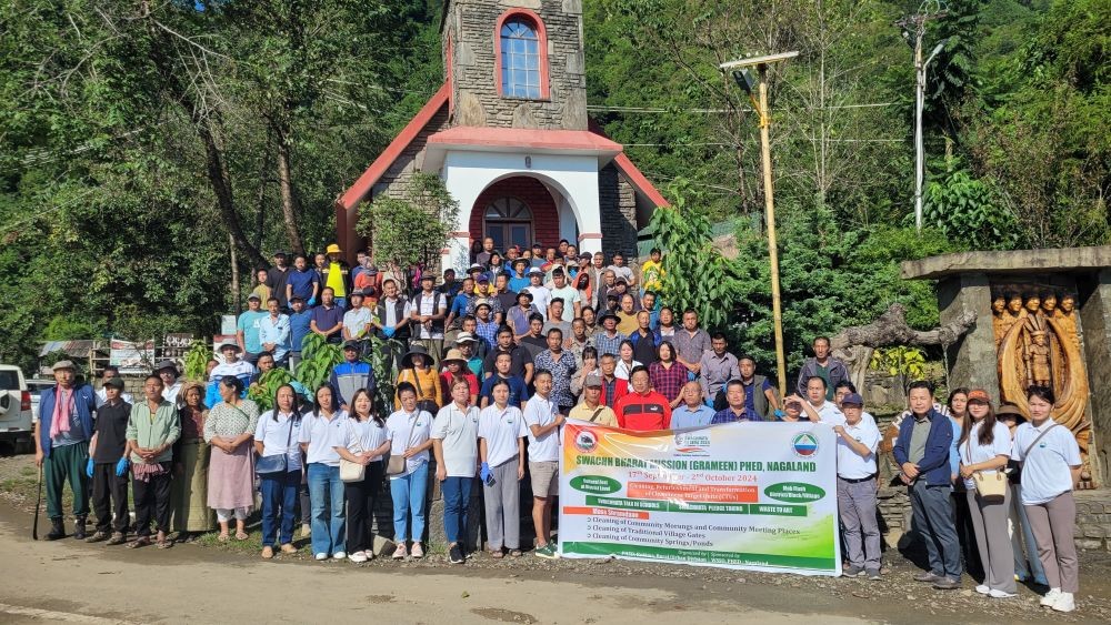 E Mhonbemo Patton and others during Swachhata Hi Seva campaign at Kisama on September 18. (Morung Photo)
