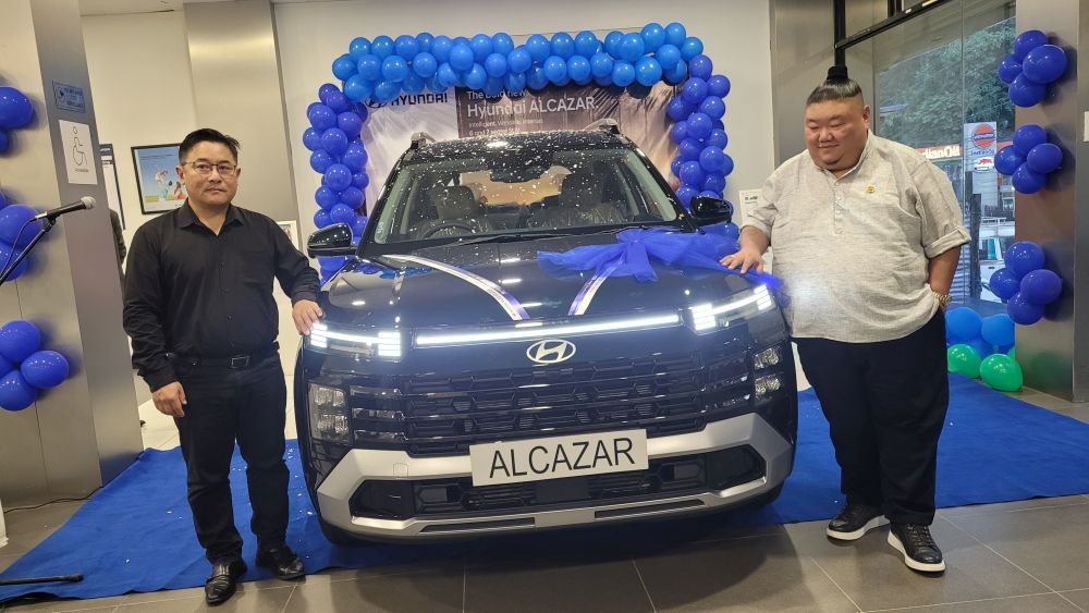 Temjen Imna Along with Dr. Metuo Liezietsu after unveiling “The Bold New Hyundai ALCAZAR” at Vuto Hyundai Showroom Kohima on September 23. (Morung Photo)
