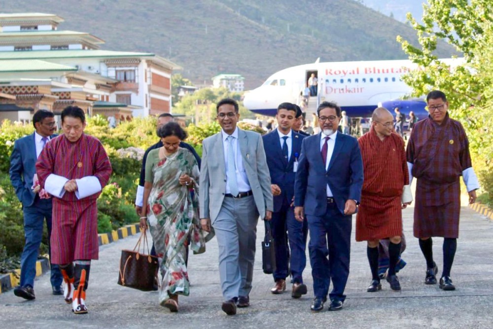 Thimphu: CJI DY Chandrachud, along with his wife Kalpana Das, receives a warm welcome on his arrival in Bhutan on Tuesday, October 08, 2024. (Photo: IANS)
