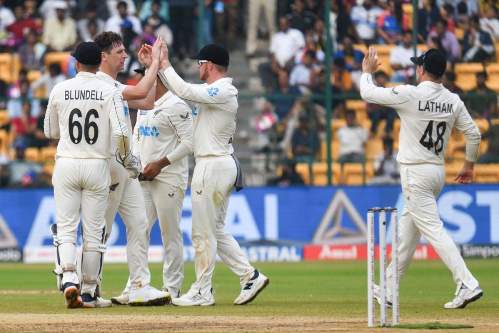 Bengaluru: New Zealand's Matt Henry celebrates with teammates after the dismissal of India's Ravichandran Ashwin on day four of the first cricket Test match between India and New Zealand at the M. Chinnaswamy Stadium in Bengaluru on Saturday, October 19, 2024. (Photo: IANS/Dhananjay Yadav)