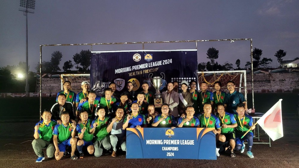 MLA Kuzholuzo (Azo) Nienu and others with MPL 2024 champion team- Morung United FC in Kohima on October 27. (Morung Photo)