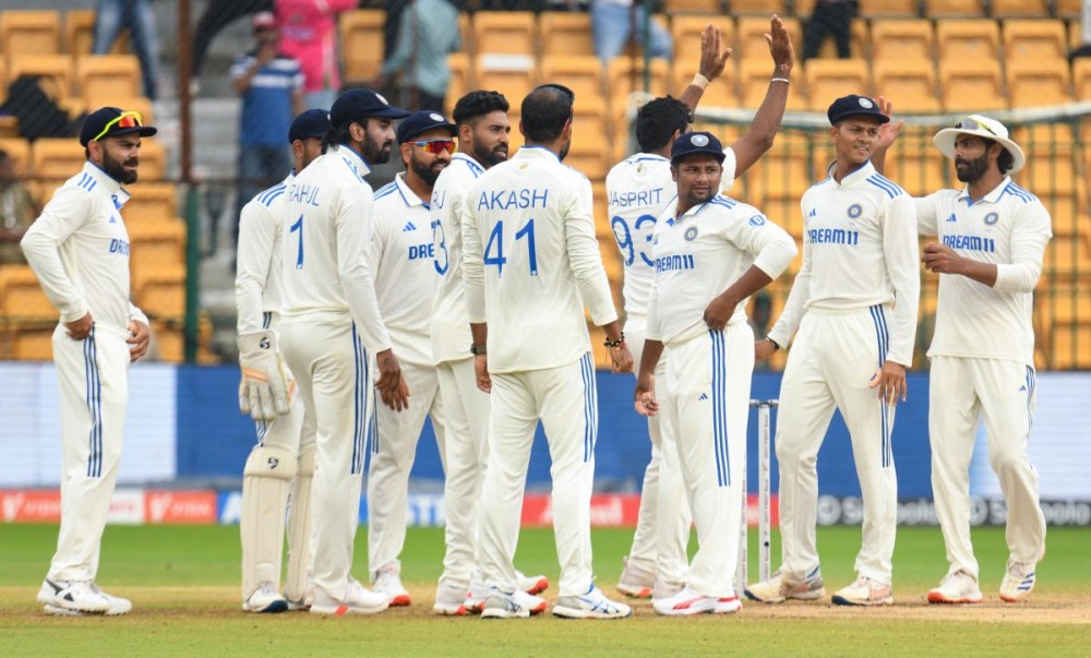 Bengaluru: India's Jasprit Bumrah with teammates celebrates the dismissal of New Zealand's captain Tom Latham on day five of the first cricket test match between India and New Zealand at the M.Chinnaswamy Stadium in Bengaluru on Sunday, October 20, 2024.  (Photo: IANS/Dhananjay Yadav)