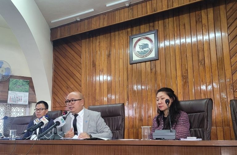 Johnny Ruangmei, Joint CEO, NSDMA with others during press conference in Kohima on October 17. (Morung Photo)