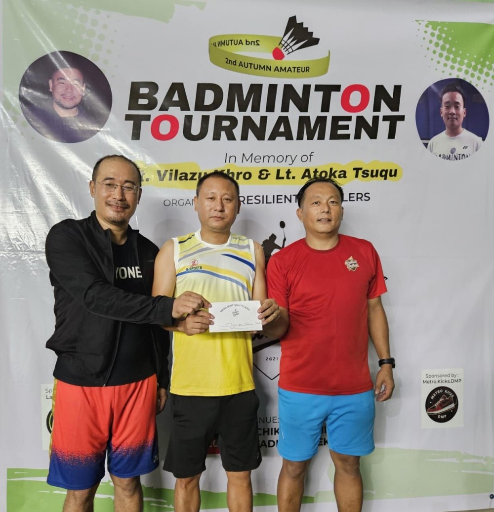 Otoka H Yeptho, DDSC Secretary and President of Achiku Badminton Club, honors the winners.