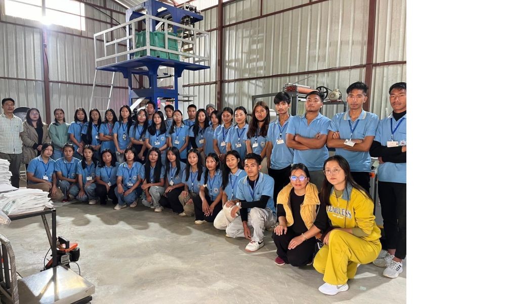 The students of the college during their visit to Sutsung Enterprise.