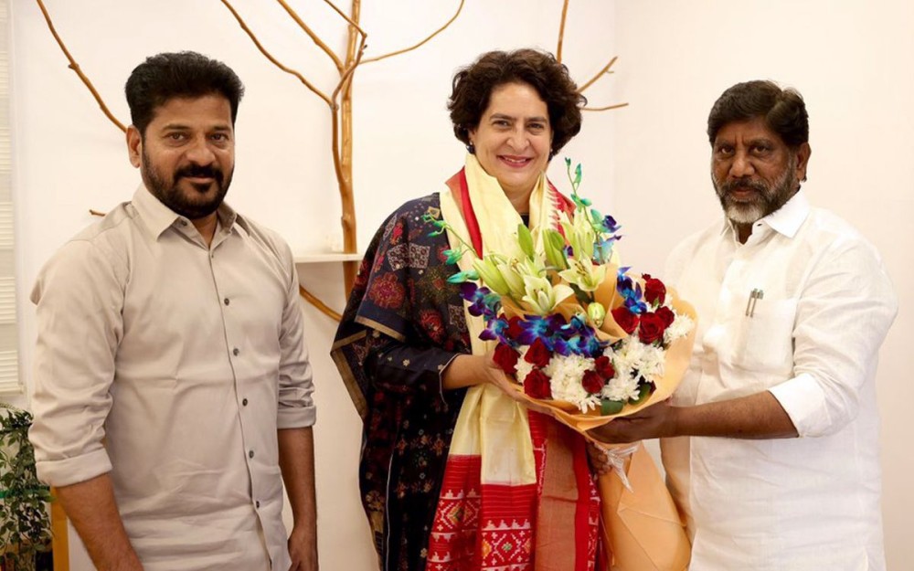 New Delhi: Telangana Chief Minister Revanth Reddy and Deputy Chief Minister T. Mallu Bhatti meet Congress General Secretary Priyanka Gandhi in New Delhi on Tuesday, November 26, 2024. (Photo: IANS)
