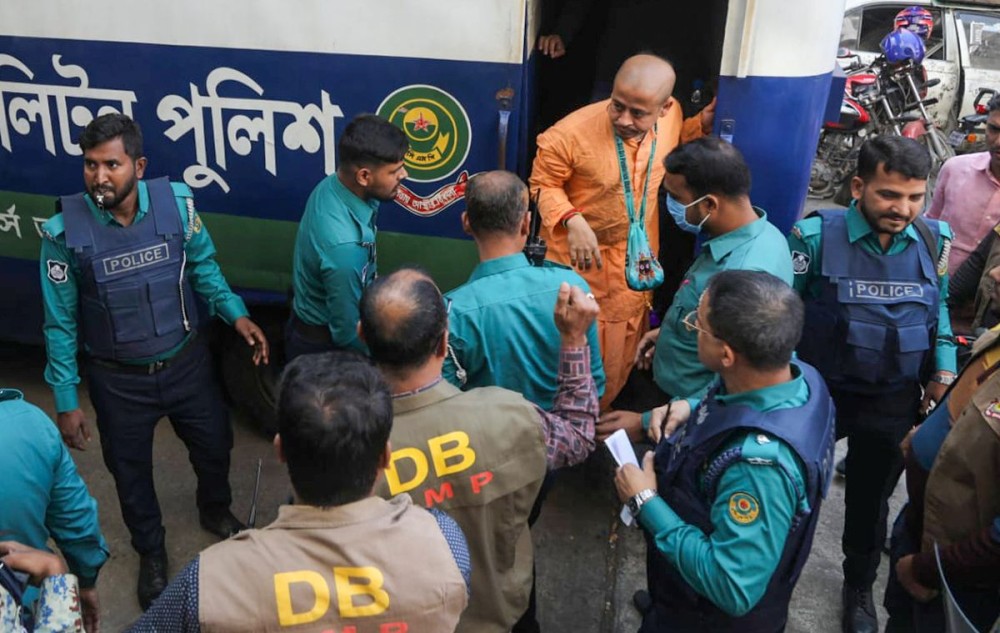 Chattogram: Chinmoy Krishna Das, a senior monk of the International Society for Krishna Consciousness (ISKCON), is produced in Chattogram Court by Bangladesh police following his arrest in a sedition case on Tuesday, November 26, 2024. He is one of 19 individuals accused of disrespecting Bangladesh's national flag during a rally on October 25, 2024. (Photo: IANS)