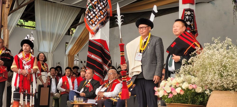 Exchange of souvenir between CPO and Sumi Hoho during 9th Chakhesang-Sümi Brotherhood Meet 2024 at Pfutsero town on November 26. (Morung Photo)