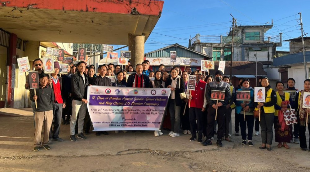 Renpomo Ezung, ADC Wokha flagging the walkathon at DC’s Complex, Wokha on November 26. (Morung Photo)