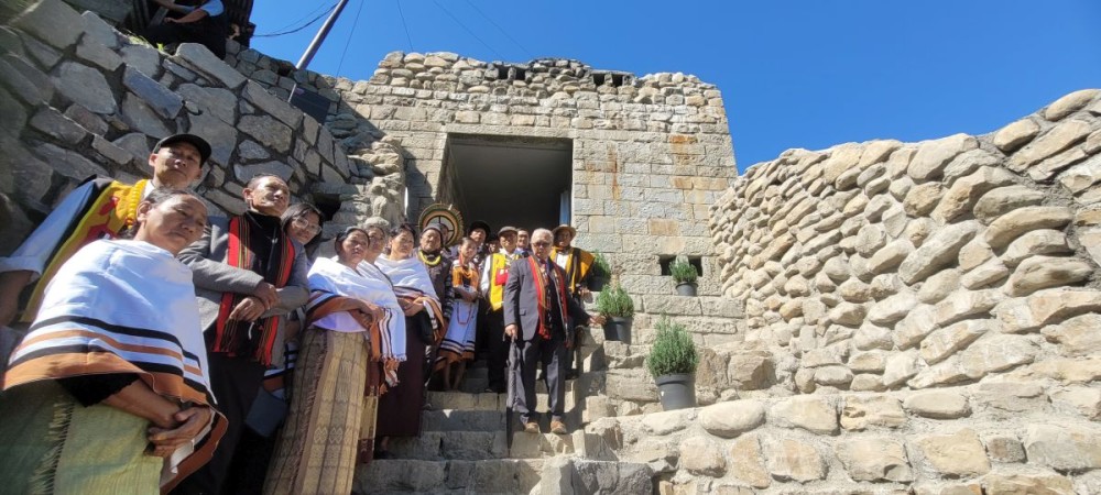 Rev Dr Sanyü Iralu and others during unveiling of Khonoma Semo-Chalieutsumia Kharu at Khurükha, Khonoma on November 16. (Morung Photo)