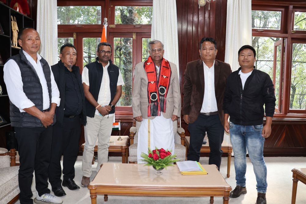Governor La Ganesan with the delegation from the International Border Awareness Forum of Northeast and Nagaland Village Guard Association on November 4.