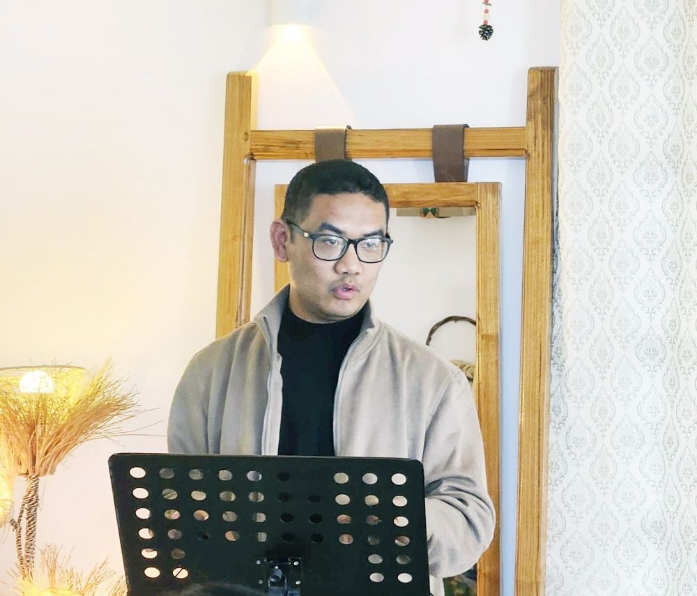 Sentilong Ozukum at the launch of his sixth novel ‘Love Like This.’