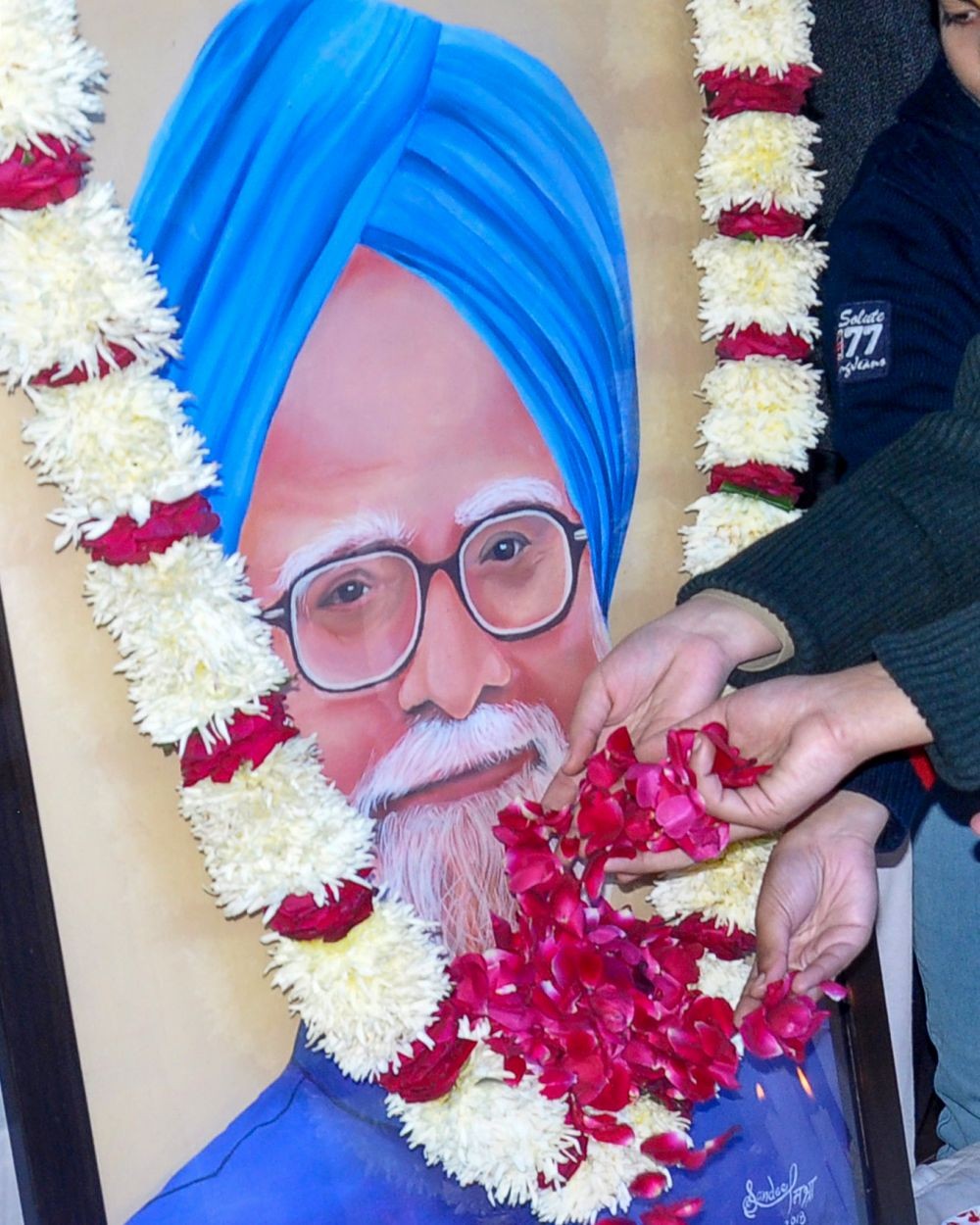 Amritsar: NCC cadets pay their respects to late former Prime Minister Manmohan Singh at Hindu College, Singh's alma mater, in Amritsar on Friday, December 28, 2024. (Photo: IANS)