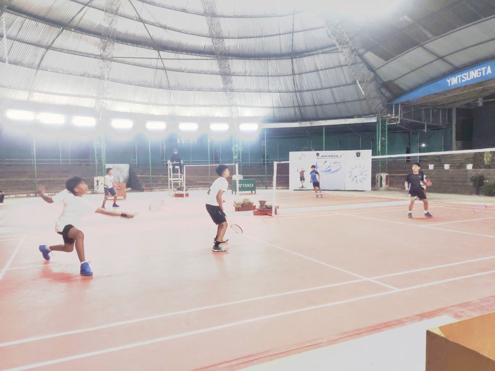 Players in action during the inaugural match of the 32nd United Soyim Club Ungma Badminton Tournament at Yimtsüngta Arok Sapang, Ungma, on December 16, 2024.