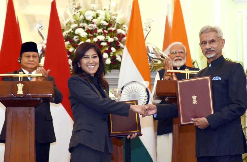 New Delhi: Prime Minister Narendra Modi and President of Indonesia, Prabowo Subianto, witness the exchange of Memorandums of Understanding (MoUs) between India and Indonesia at Hyderabad House in New Delhi on Saturday, January 25, 2025. (Photo: IANS)