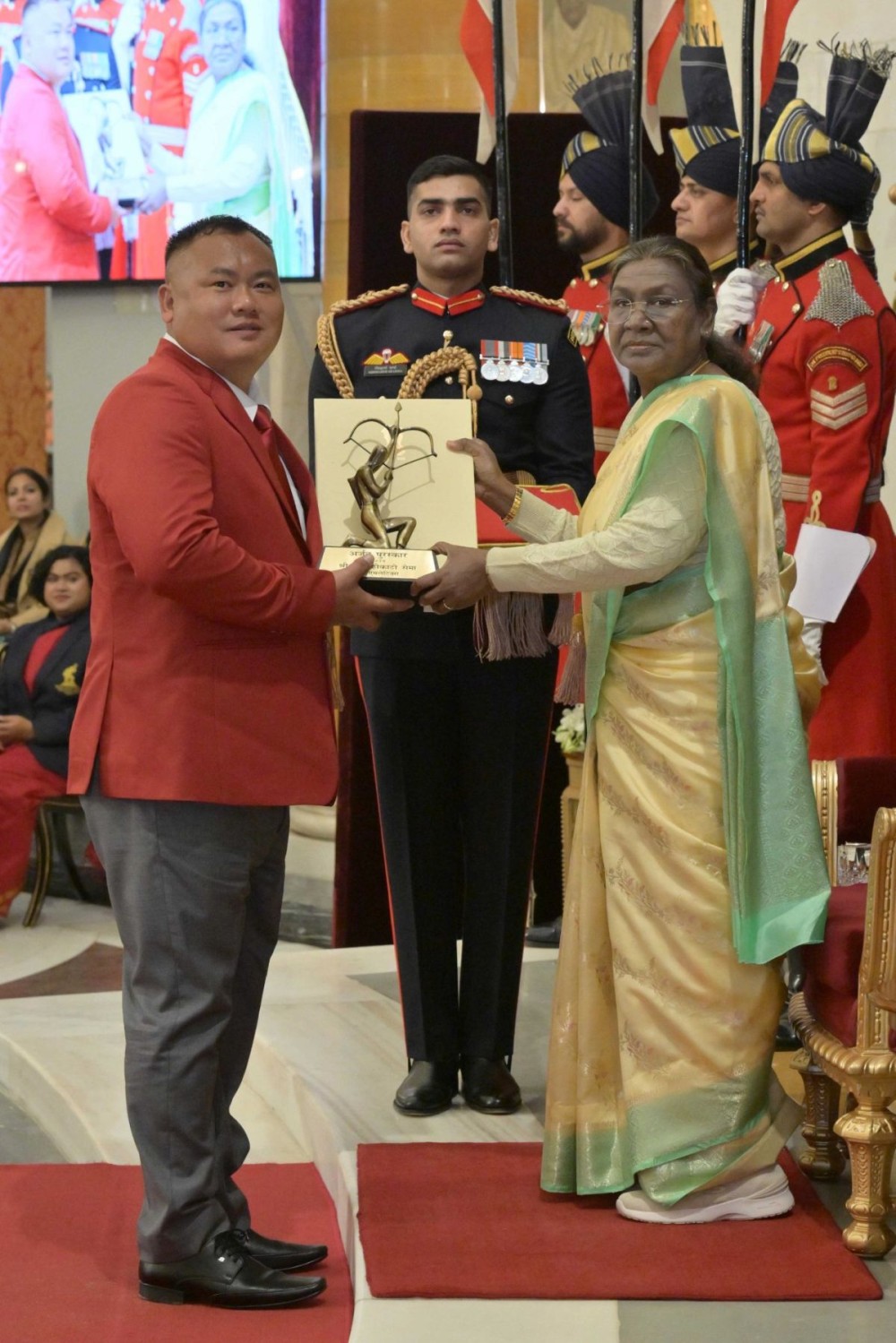 President Droupadi Murmu confers Arjuna Award, 2024 on H Hokato Sema in recognition of his outstanding achievements in Para-Athletics. (Photo Courtesy: President of India @droupaditrapa)