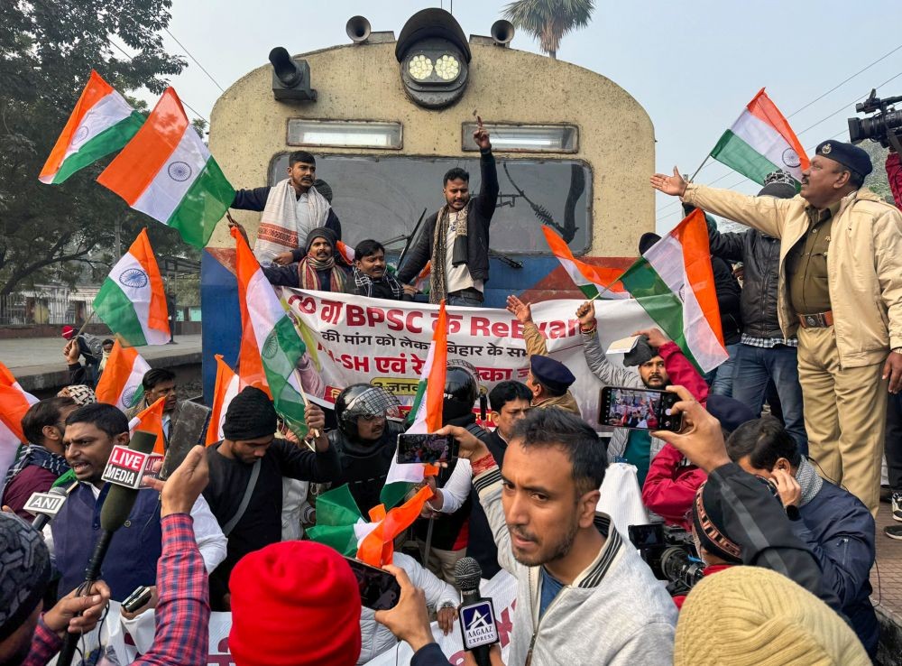 Bihar: Student activists and supporters of Lok Sabha MP Rajesh Ranjan, alias Pappu Yadav block railway tracks, demanding the cancellation and re-conduction of the Bihar Public Service Commission (BPSC) examination process in Patna, on Friday, January 03, 2025. (Photo: IANS)
