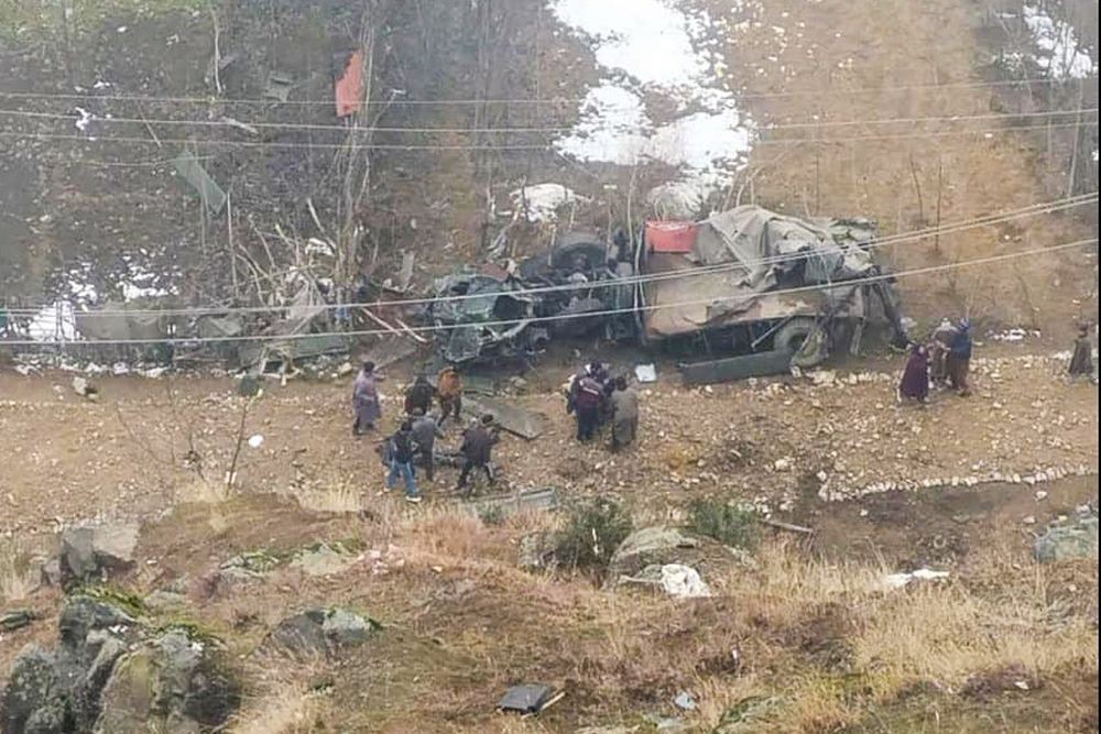 Bandipora: An Army vehicle skids off the road near Wular Viewpoint in SK Payeen area, Bandipora, resulting in the loss of two soldiers and injuries to three others in Bandipora on Saturday, January 4, 2025. (Photo: IANS)