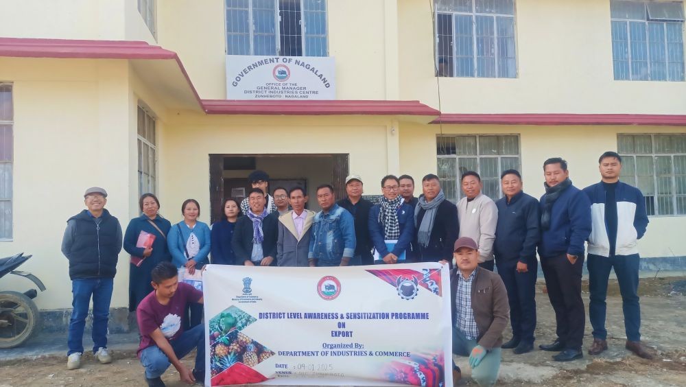 Resource person Ashuli Adakho Khrasi, Chief Manager of SBI Main Branch Zunheboto along with others during the programme held in Zunheboto. (Morung Photo)