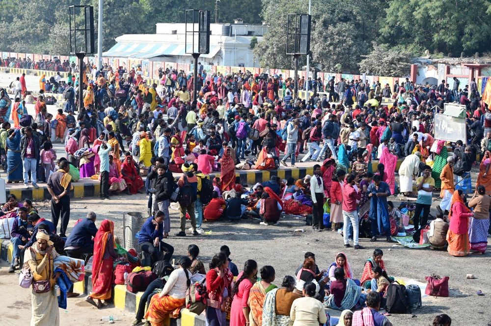 Prayagraj: Devotees arrive in large numbers at Prayagraj Railway Station on the eve of Mauni Amavasya to take a holy dip at Triveni Sangam, the confluence of the Ganga, Yamuna, and the mythological Saraswati rivers, during the ongoing Maha Kumbh Mela 2025 in Prayagraj on Tuesday, January 28, 2025. (Photo: IANS)