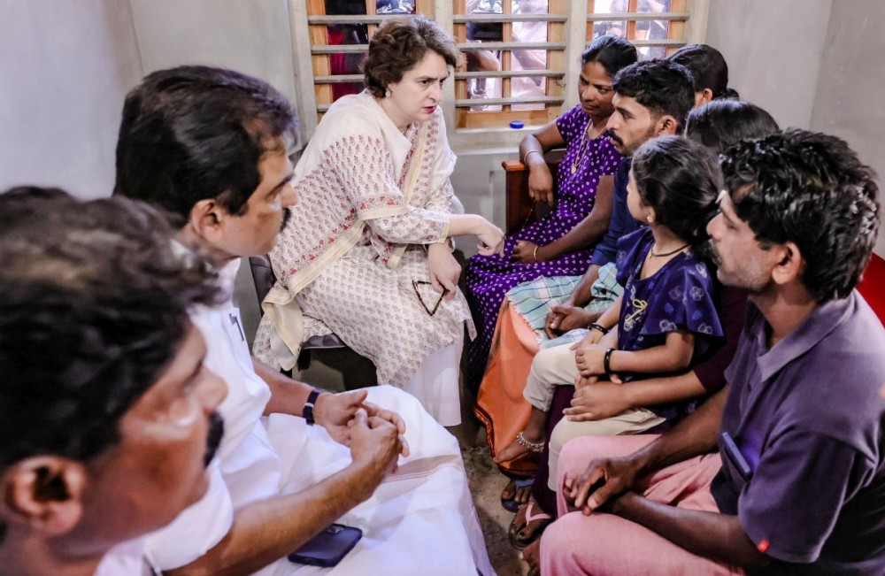 Pancharakolly: Congress General Secretary Priyanka Gandhi Vadra visit to the family of the late Radha, who lost her life in a tiger attack at Mananthavady LAC, Pancharakolly on Tuesday, January 28, 2025. (Photo: IANS)