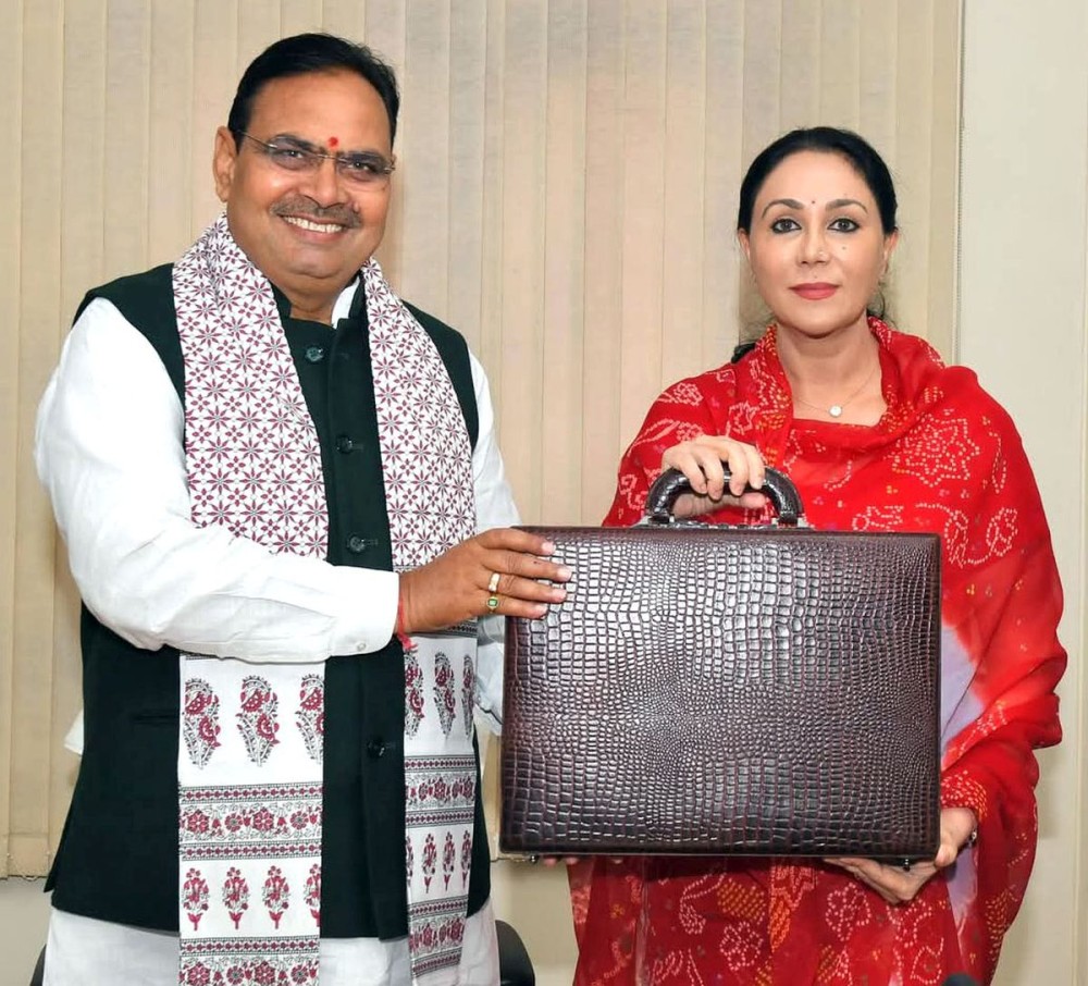 Jaipur: Rajasthan Finance Minister Diya Kumari meets Chief Minister Bhajan Lal Sharma before presenting the State Budget 2025-26 in the Rajasthan Assembly  on Wednesday, February 19, 2025.(Photo: IANS)