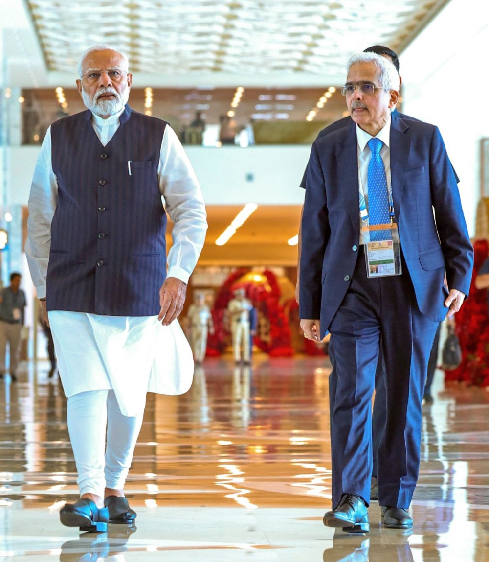Mumbai: Prime Minister Narendra Modi visits an exhibition with Governor of the Reserve Bank of India Shaktikanta Das at the Global FinTech Fest in Mumbai on Friday August 30, 2024. (Photo: IANS)