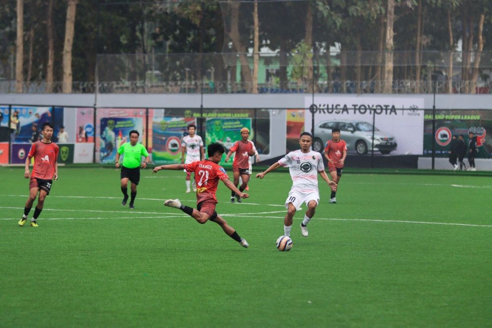 Barak FC (White) and 27 United FC (Red) players in action during their encounter on Matchday 8 of the ongoing Nagaland Super League at Chümoukedima Football Stadium on February 19. (Photo Courtesy: NSL Media)