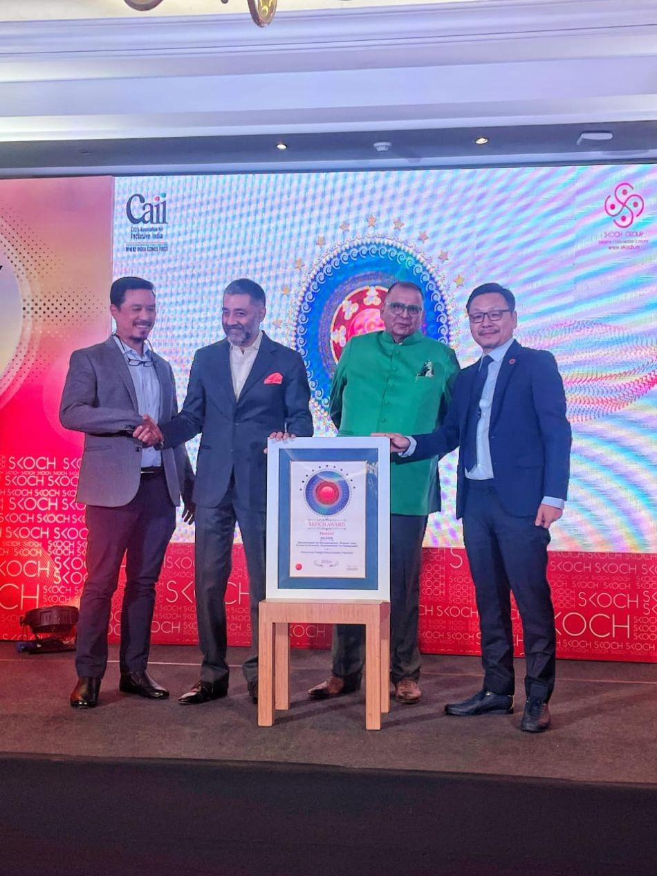 Ango Konyak, DCA (HQ) and Deputy Project Director of NFMP, along with Wennyei Konyak, Resident Commissioner of Nagaland House, New Delhi, receiving the SKOCH Award from the organizers during the award ceremony held in New Delhi on February 15. (Photo Courtesy: PRO, Nagaland House, New Delhi)