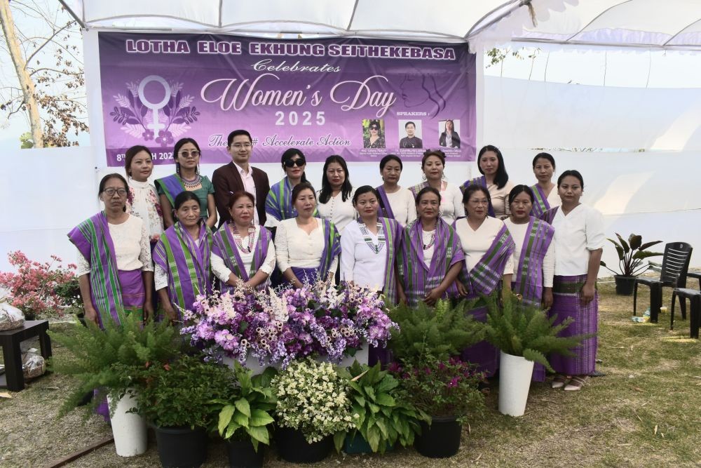 Resource persons with the officials of Lotha Eloe Ekhung Seithikebasa, Chümoukedima during the celebration of Women's Day. (DIPR Photo)