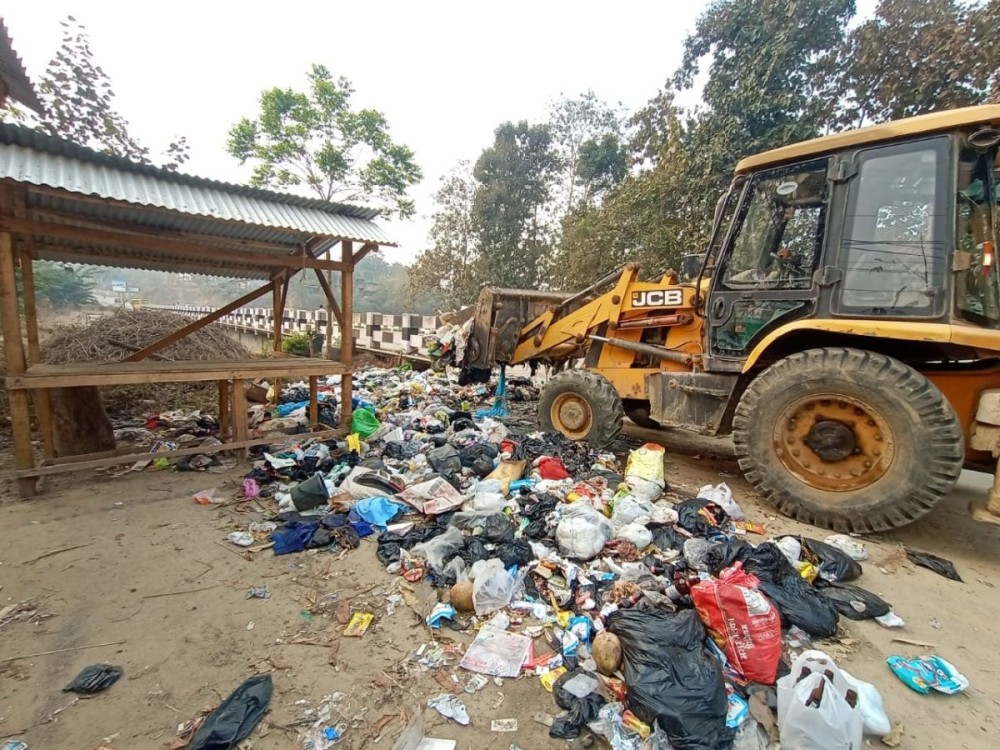 Kuda B Youth Organization carried out a social work on March 1 to clear garbage dumped in the Dhansiri Bridge area. (Photo Courtesy: KBYO)