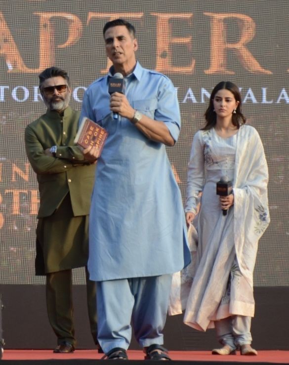 Amritsar: Actors Akshay Kumar, Ananya Panday, and R. Madhavan visit the Jallianwala Bagh Memorial, as part of the promotional activities for Kesari 2 in Amritsar on Monday, April 14, 2025. (IANS)