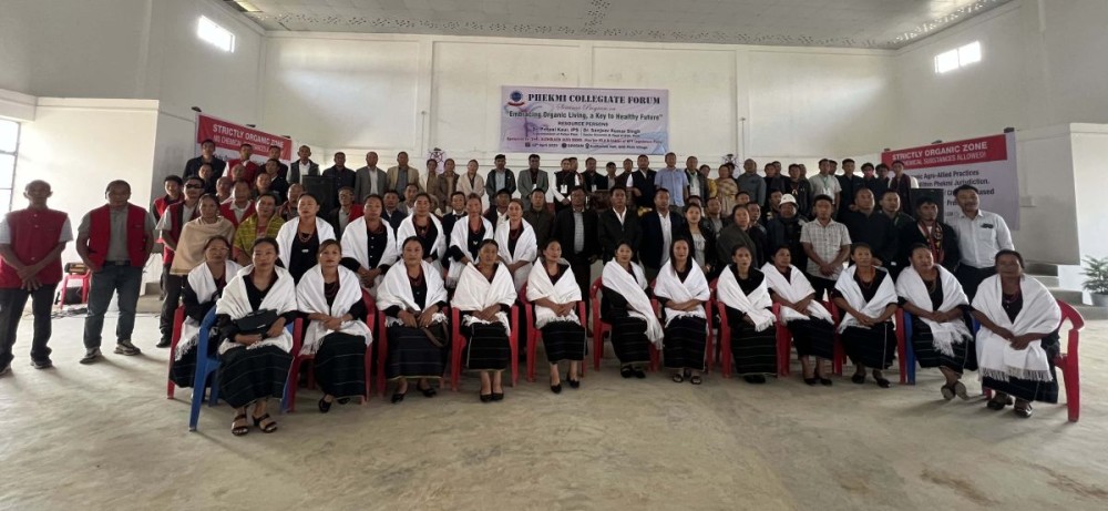 Dignitaries with the participants of seminar on “Embracing organic living, a key to healthy future’ at Phek village on April 12