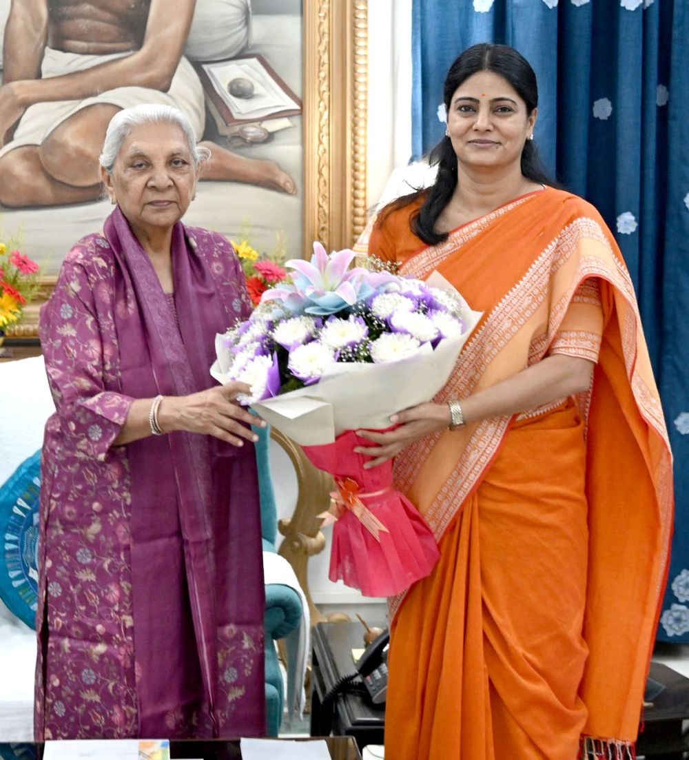 Lucknow: Union Minister of State for Health and Family Welfare, and Chemicals and Fertilizers, Anupriya Patel, meets Uttar Pradesh Governor Anandiben Patel at Raj Bhavan in Lucknow on Thursday, April 10, 2025. (Photo: IANS)