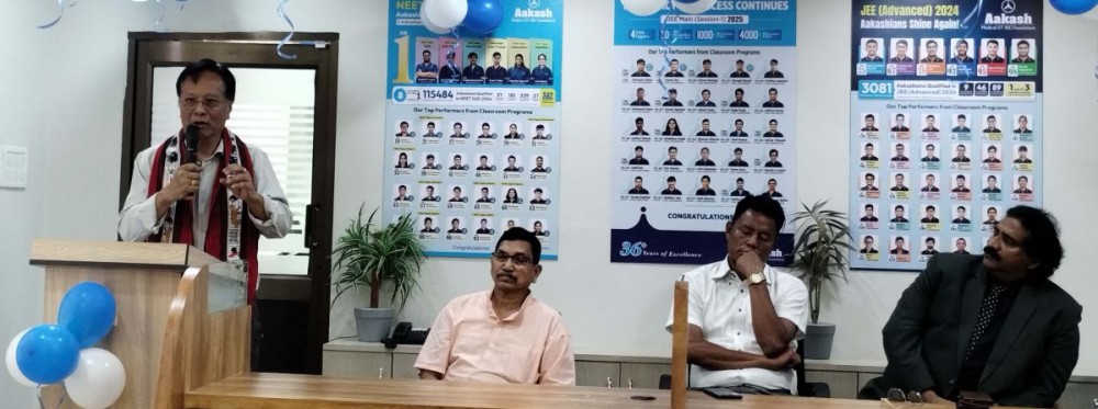 Geoffrey Meyikokba Yaden, founder and editor-in-chief of Nagaland Post, speaking during the inaugural programme of Aakash Institute in Dimapur on April 23. (Morung Photo)