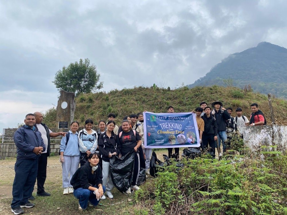 Youth department of NBCK during trekking expedition to Puliebadze on April 12.