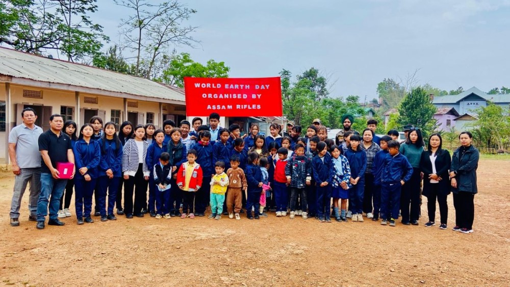 Officials and participants of World Earth Day 2025.