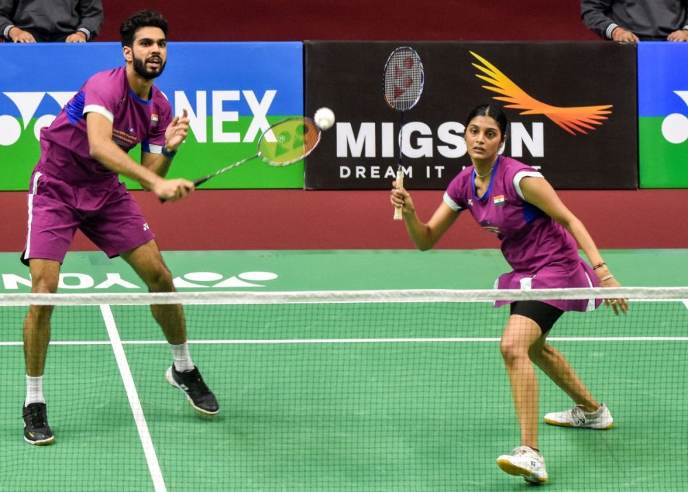 Lucknow: Badminton players Dhruv Kapila and Tanisha Crasto compete in a mixed doubles match of the Syed Modi International Badminton Championship at BBD Badminton Academy in Lucknow on Saturday, November 30, 2024. (Photo: IANS/Phool Chandra)