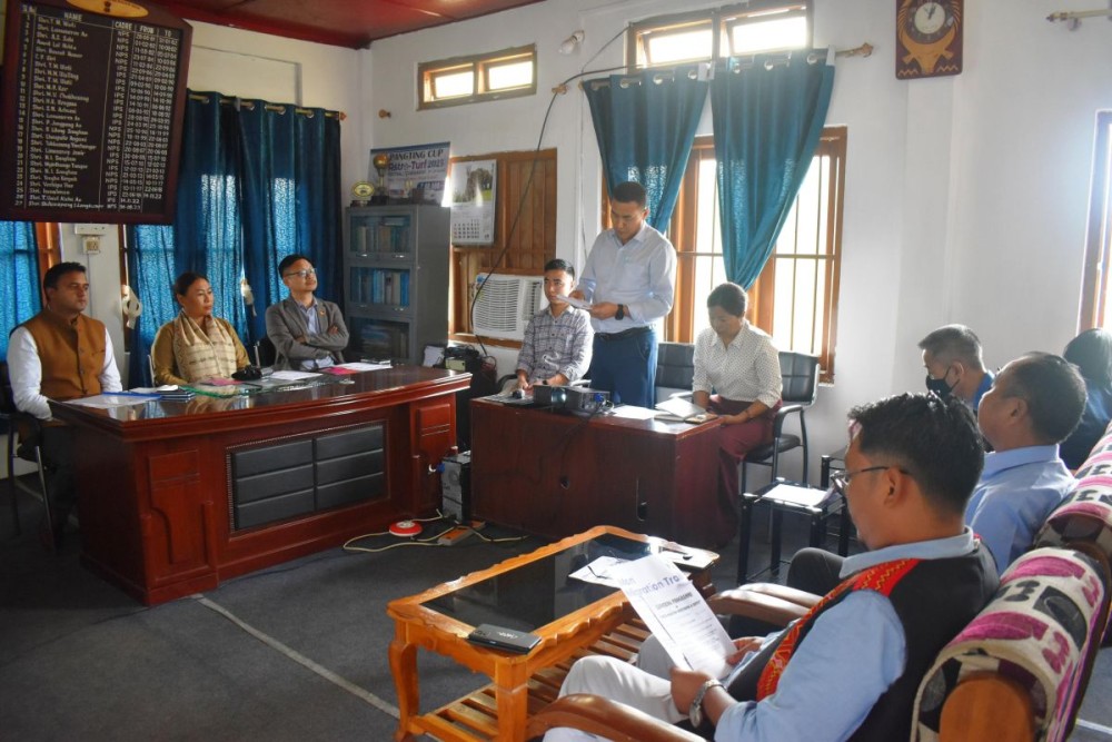 Officials and others during the launching of ‘Youth Migration Monitoring & Safety’ programme at the SP Office, Mon on May 17. (DIPR Photo)