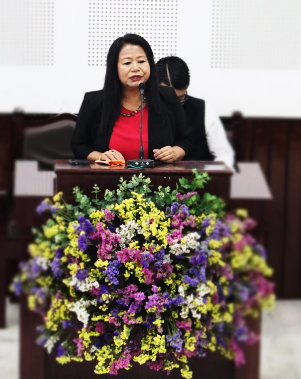 Atoshili Zhimomi addressing the congregation on May 4.
