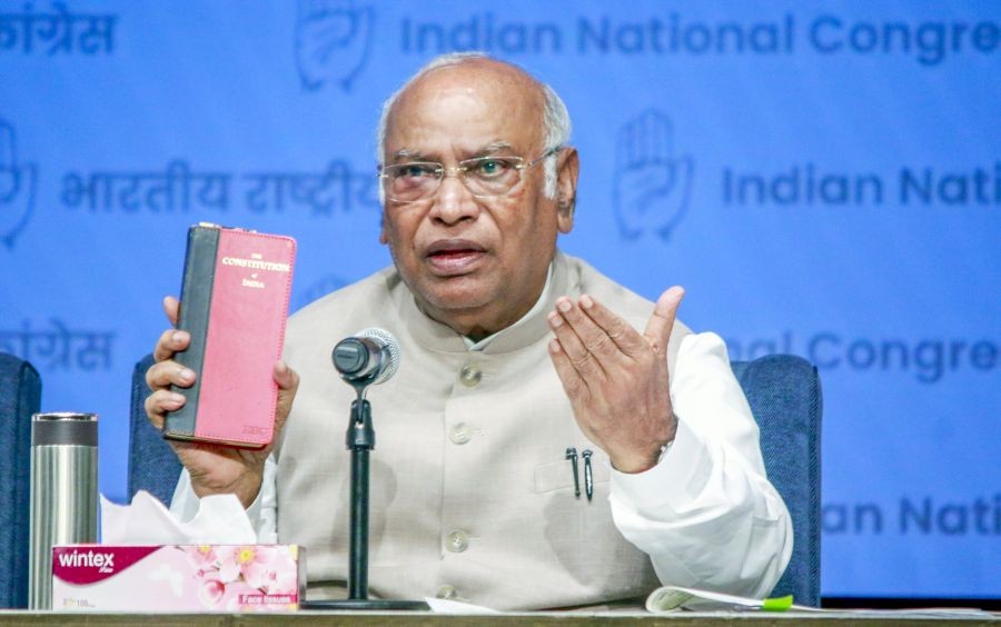 Congress President Mallikarjun Kharge addresses a press conference at the AICC headquarters, in New Delhi on Wednesday, June 25, 2025. (Photo: IANS/Qamar Sibtain)
