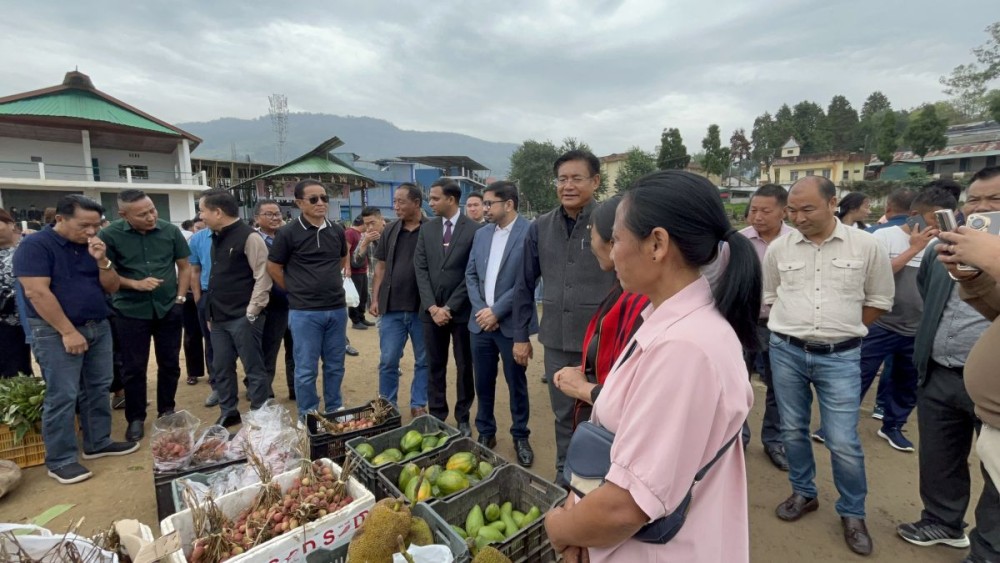 Advisor Mhathung Yanthan interacting with the SHGs members during the inauguration of Weekly Bazaar at the Public Ground, Wokha on June 3. (Morung Photo)