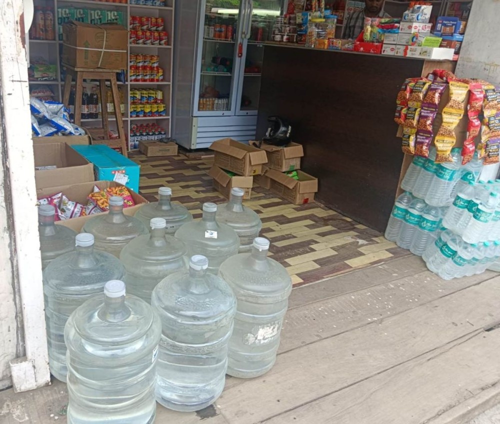 Food Business Operators have been directed not to store any food items which do not have label information and without FSSAI license or registration certificate number.