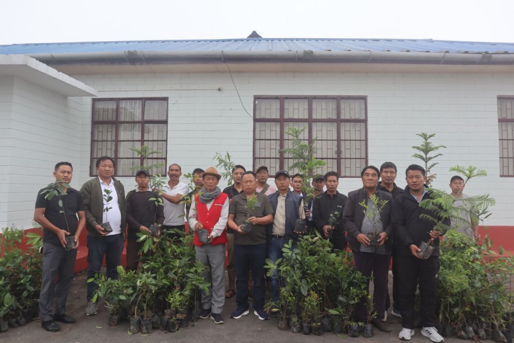 Seven villages under Satakha pose for camera during the distribution ceremony of saplings in Satakha town on June 16.