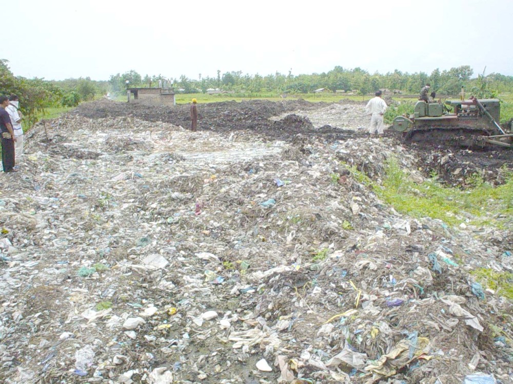 Garbage pile-up at the Dimapur dumping grounds. (MExPiX/Merenkumla)