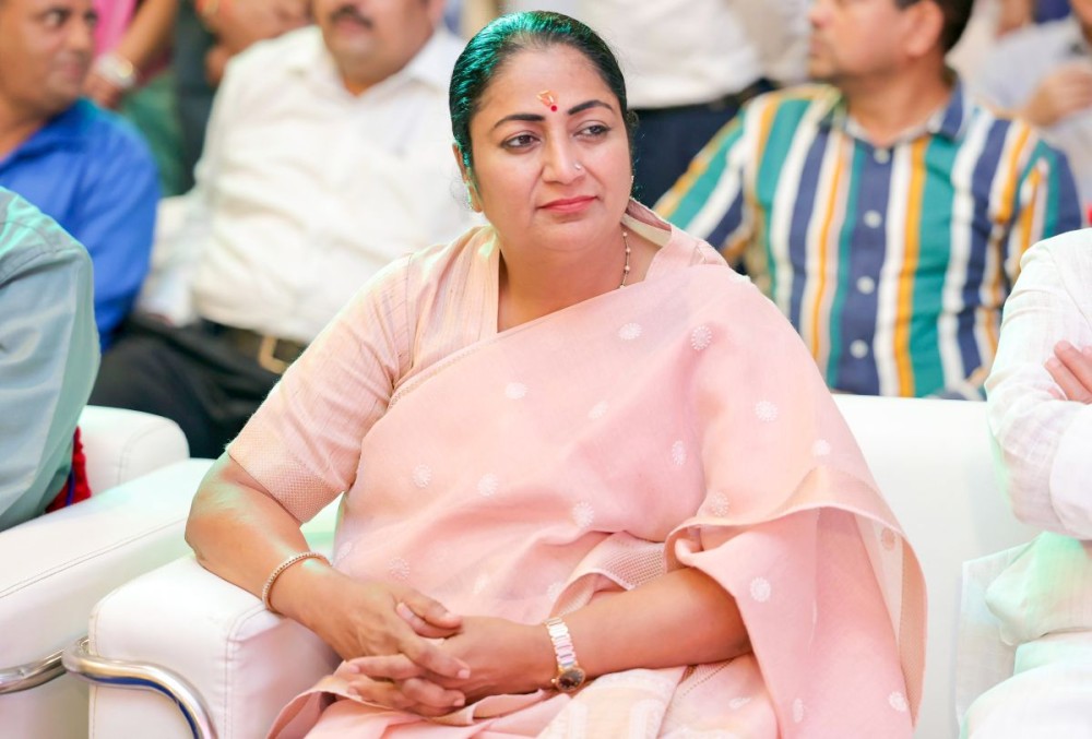 New Delhi: Delhi Chief Minister Rekha Gupta listens to the ‘Mann Ki Baat’ programme at Madhav Das Park, Red Fort, in New Delhi on Sunday, August 31, 2025. (Photo: IANS/CMO)